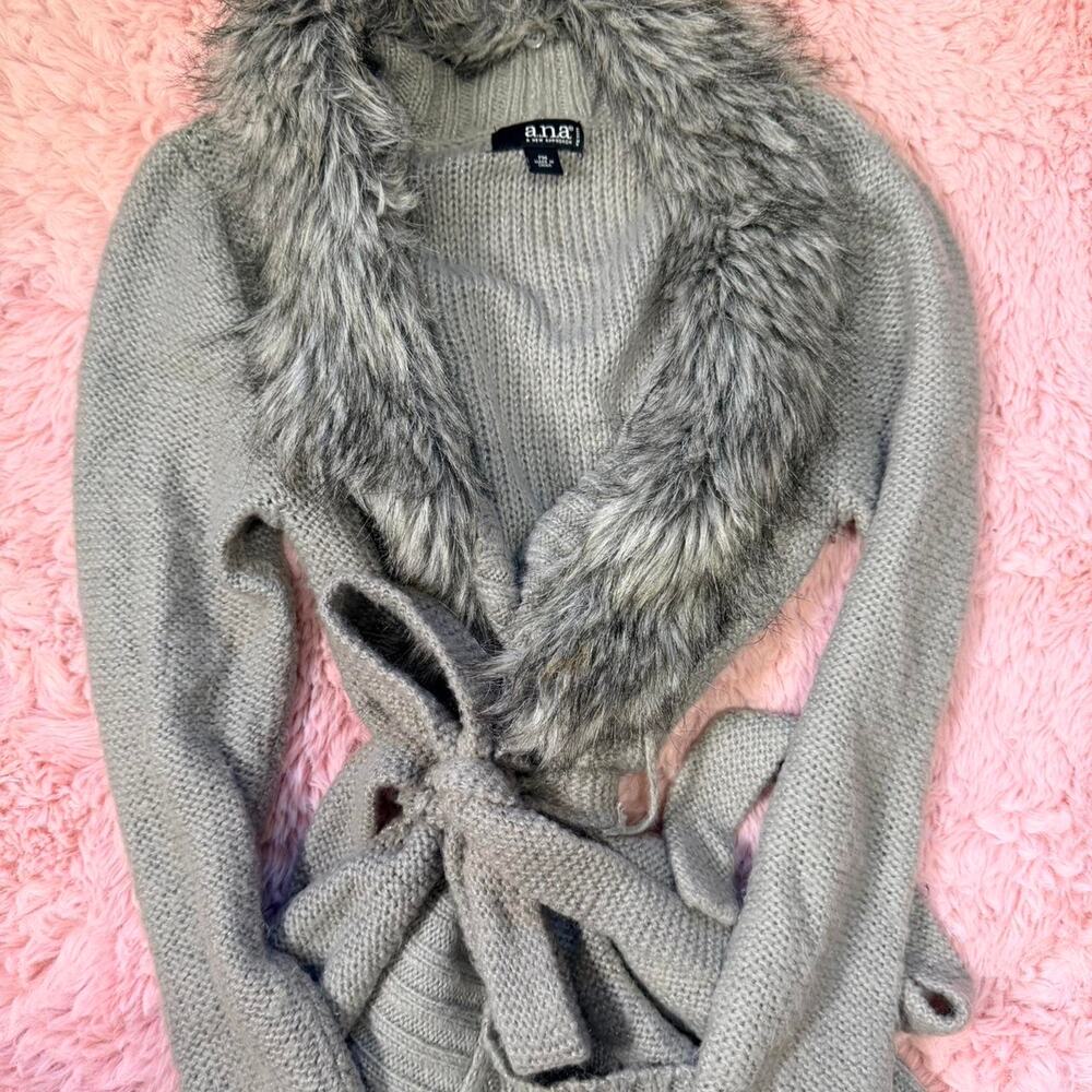 Y2k ana gray faux fur TIE cardigan size PM - Picture 4 of 8